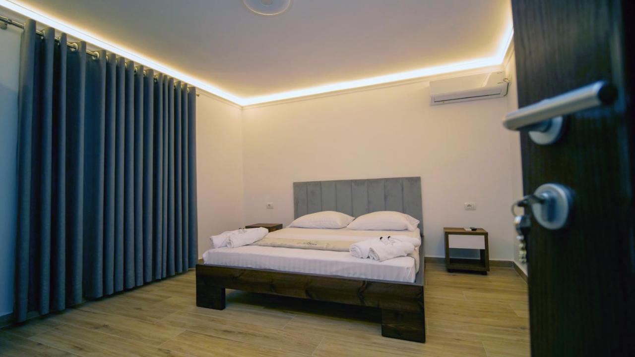 Vila Fatos Qama Berat Luaran gambar