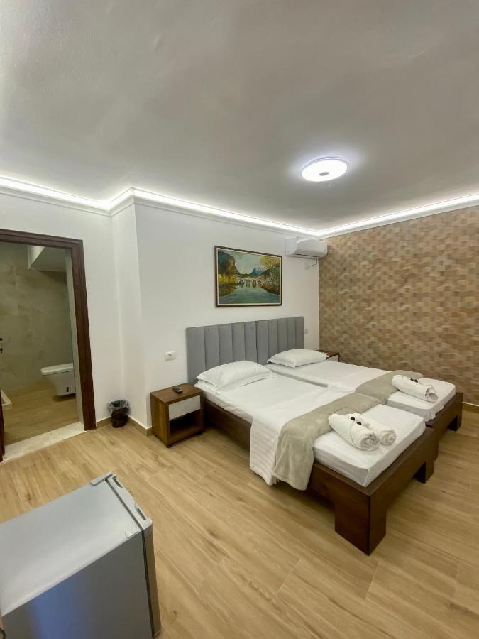 Vila Fatos Qama Berat Luaran gambar