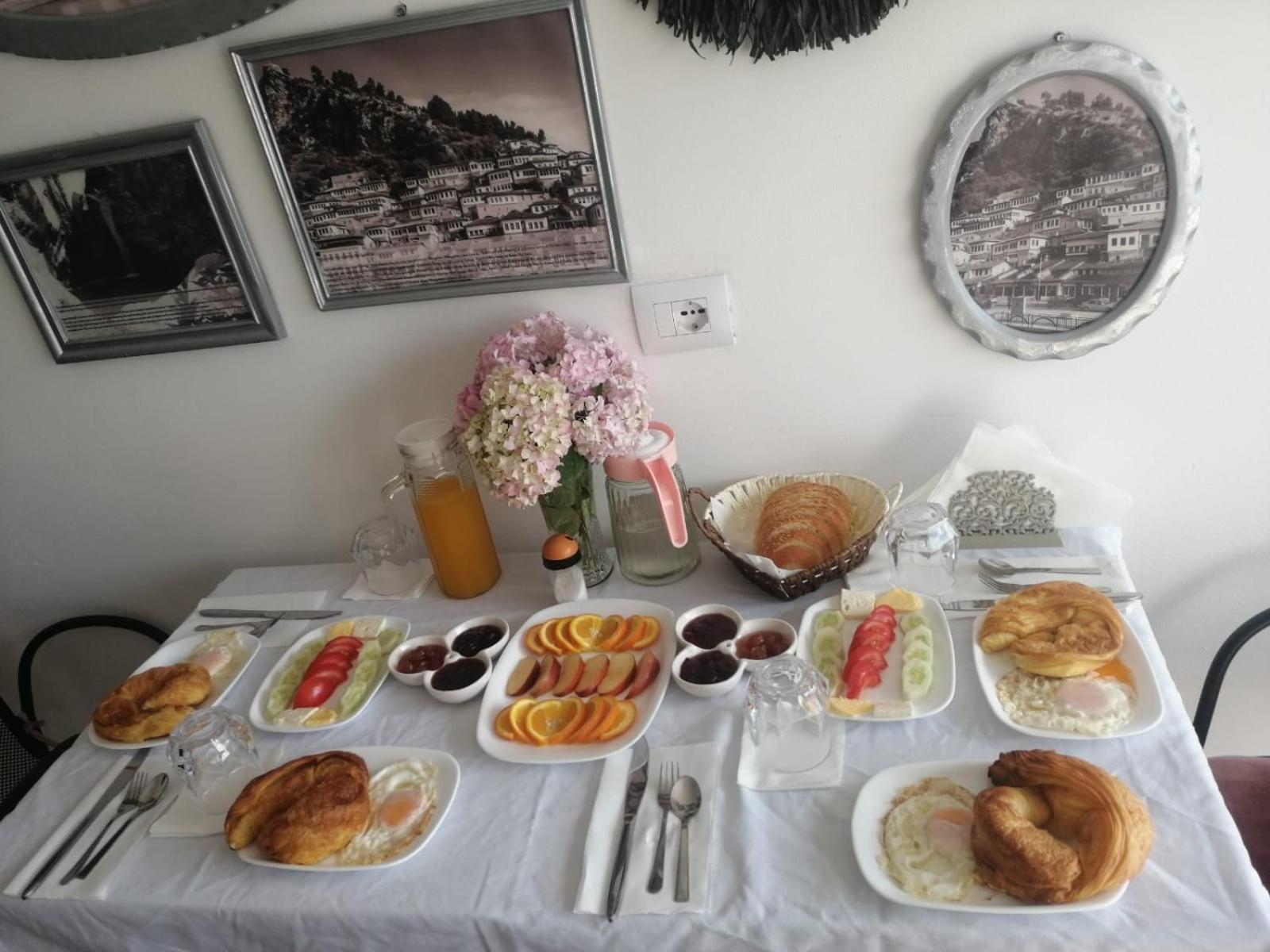 Vila Fatos Qama Berat Luaran gambar